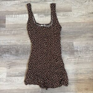 American Eagle Black Floral Button-Up romper size S
Perfect for Summer
